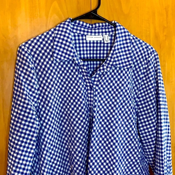 Susan Graver Button down shirt. Blue and white grosgrain print. 1/2 sleeve. - Picture 2 of 9